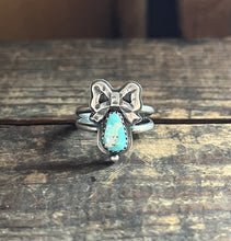 Load image into Gallery viewer, Dry Creek Turquoise and Ribbon Ring in Size 8 1/2