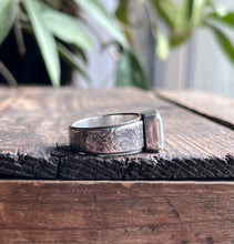 Load image into Gallery viewer, Pale Green Roadrunner Variscite Ring, Size 10