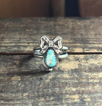 Load image into Gallery viewer, Dry Creek Turquoise and Ribbon Ring in Size 8 1/2
